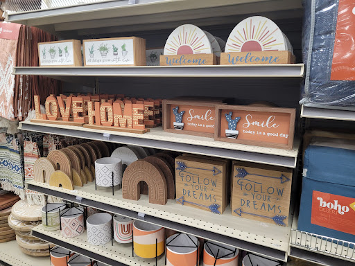 Home Goods Store «Christmas Tree Shops», reviews and photos, 15 Backus Ave Suite 42, Danbury, CT 06810, USA