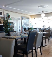 Atmosphère du Restaurant de fruits de mer Quai 71 à Saint-Pierre-d'Oléron - n°3