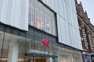 H&M image