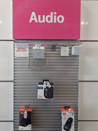 Cell Phone Store «T-Mobile», reviews and photos, 1192 E Imperial Hwy, Placentia, CA 92870, USA