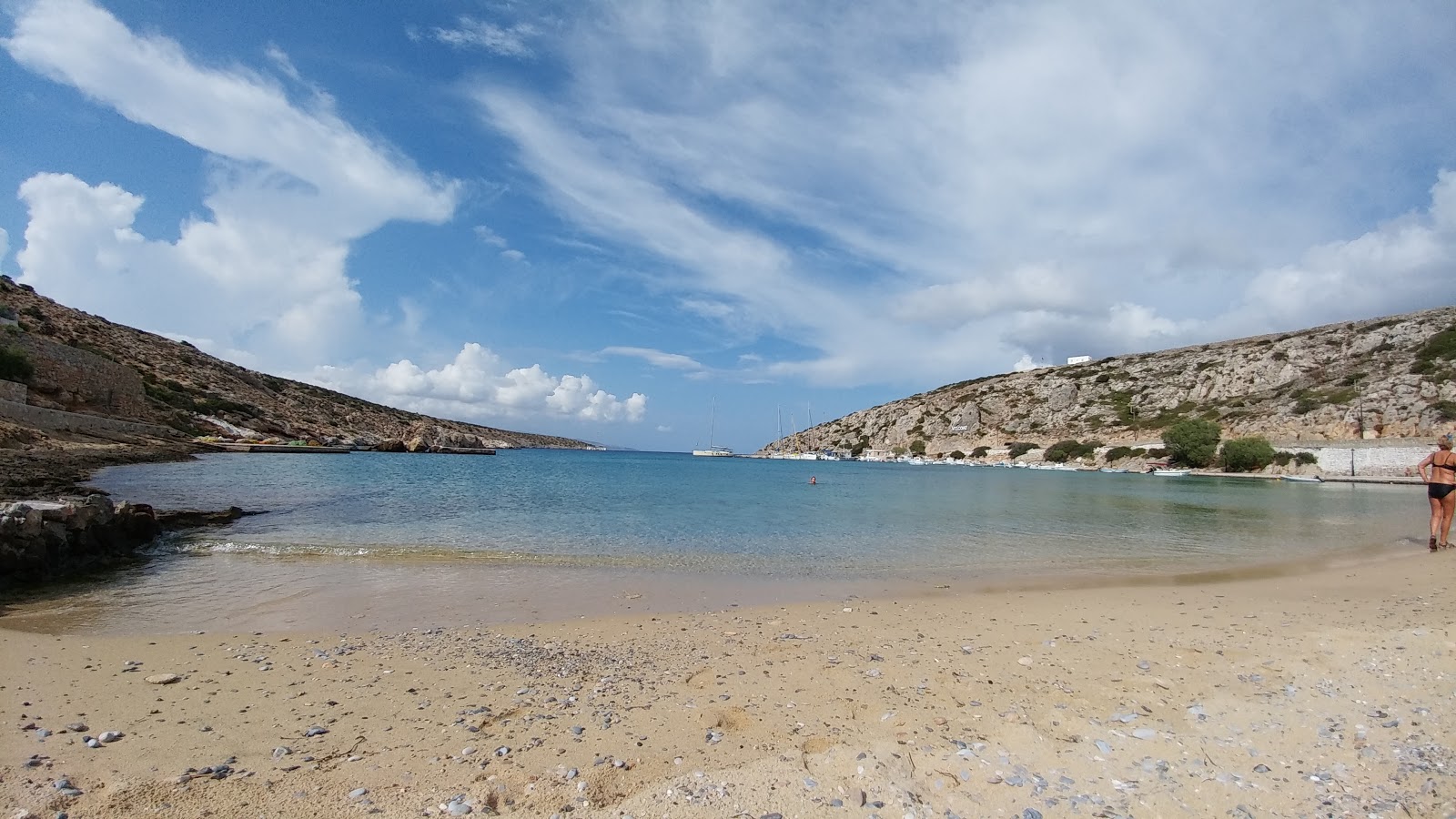 Foto von Agios Georgios mit kleine bucht