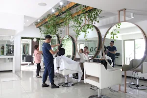 SOLASTA - Salón de Belleza / Spa / Barbería image