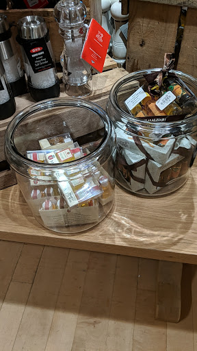 Kitchen Supply Store «Williams-Sonoma», reviews and photos, 9722 Great Hills Trail #150, Austin, TX 78759, USA