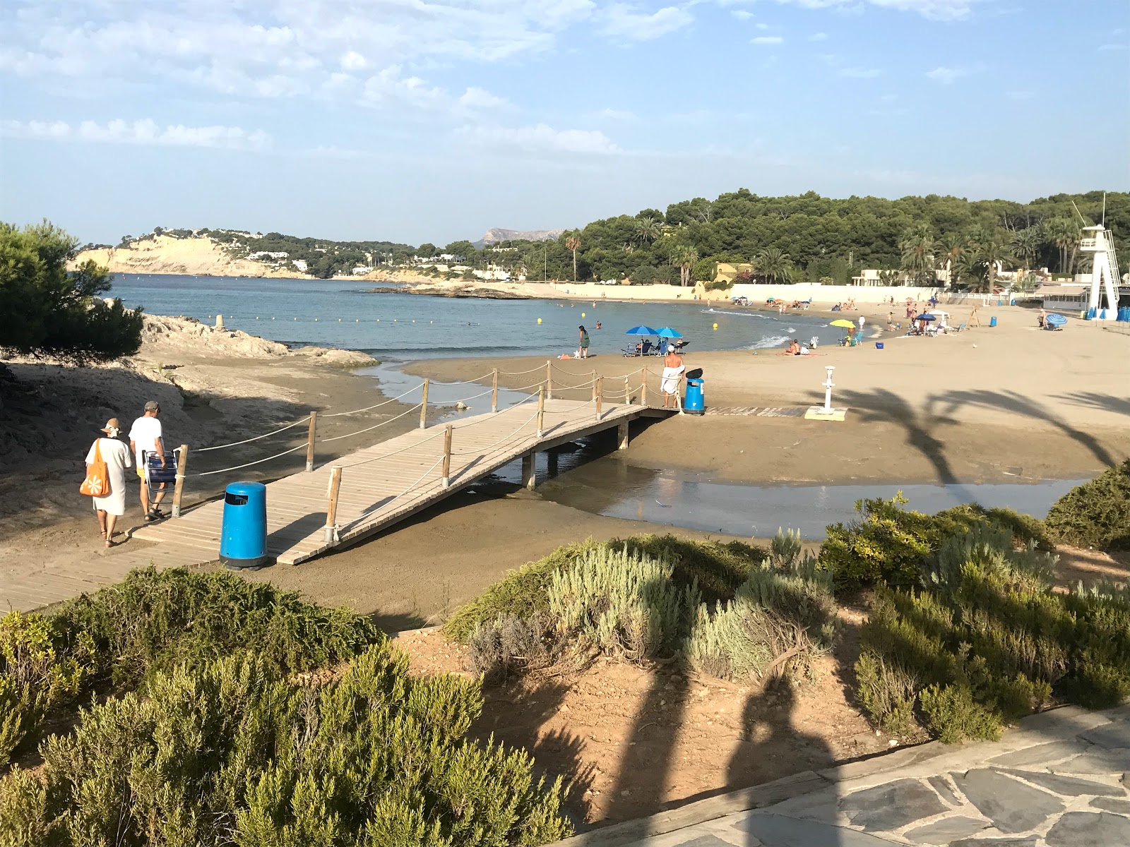 Platja de l'Ampolla'in fotoğrafı çok temiz temizlik seviyesi ile