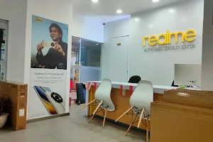 realme Exclusive Service Center | Semarang image