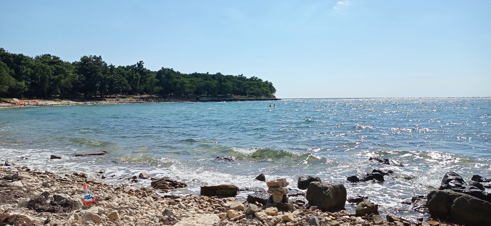 Foto de Plicina beach con bahía mediana
