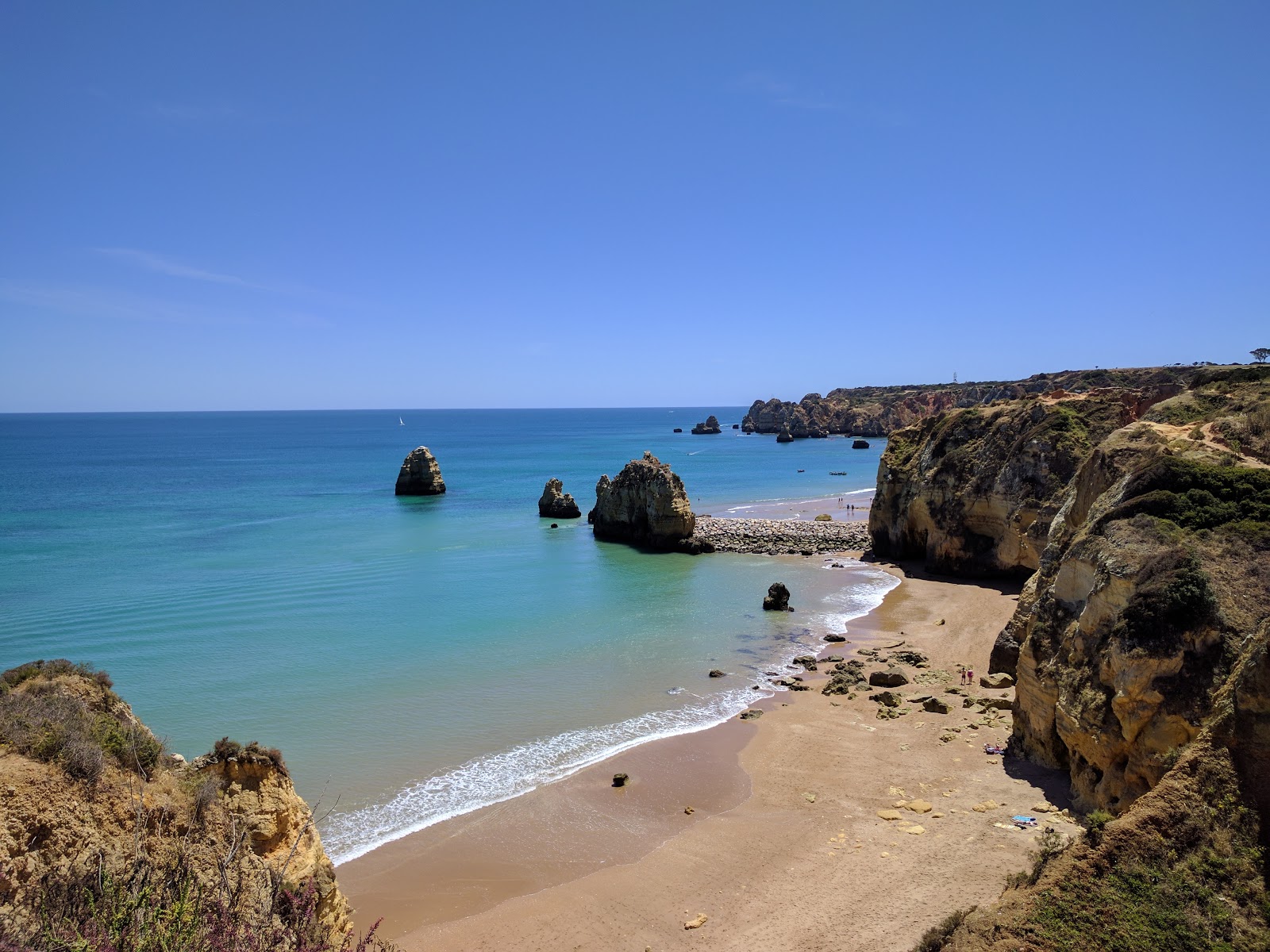 Foto von Praia do Pinhao mit feiner brauner sand Oberfläche