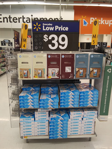 Department Store «Walmart Supercenter», reviews and photos, 814 W Bell Ave, Knoxville, IA 50138, USA