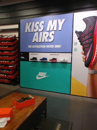 Clothing Store «Nike Factory Store», reviews and photos, 4976 Premium Outlets Way #800, Chandler, AZ 85226, USA