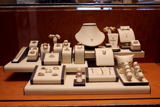 Jewelry Repair Service «Fast-Fix Jewelry & Watch Repairs», reviews and photos, 4300 Meadows Ln # 133, Las Vegas, NV 89107, USA