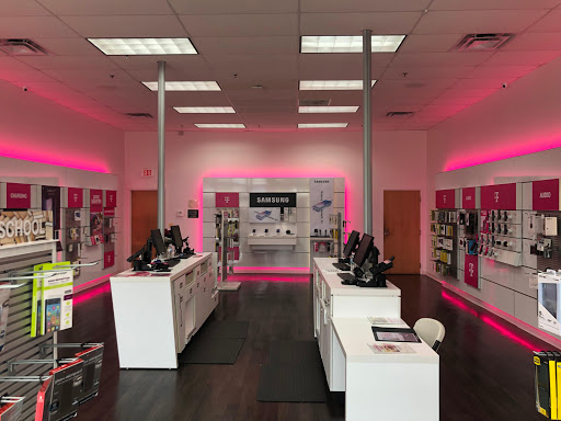 Cell Phone Store «T-Mobile», reviews and photos, 2685 Mannheim Rd, Des Plaines, IL 60018, USA