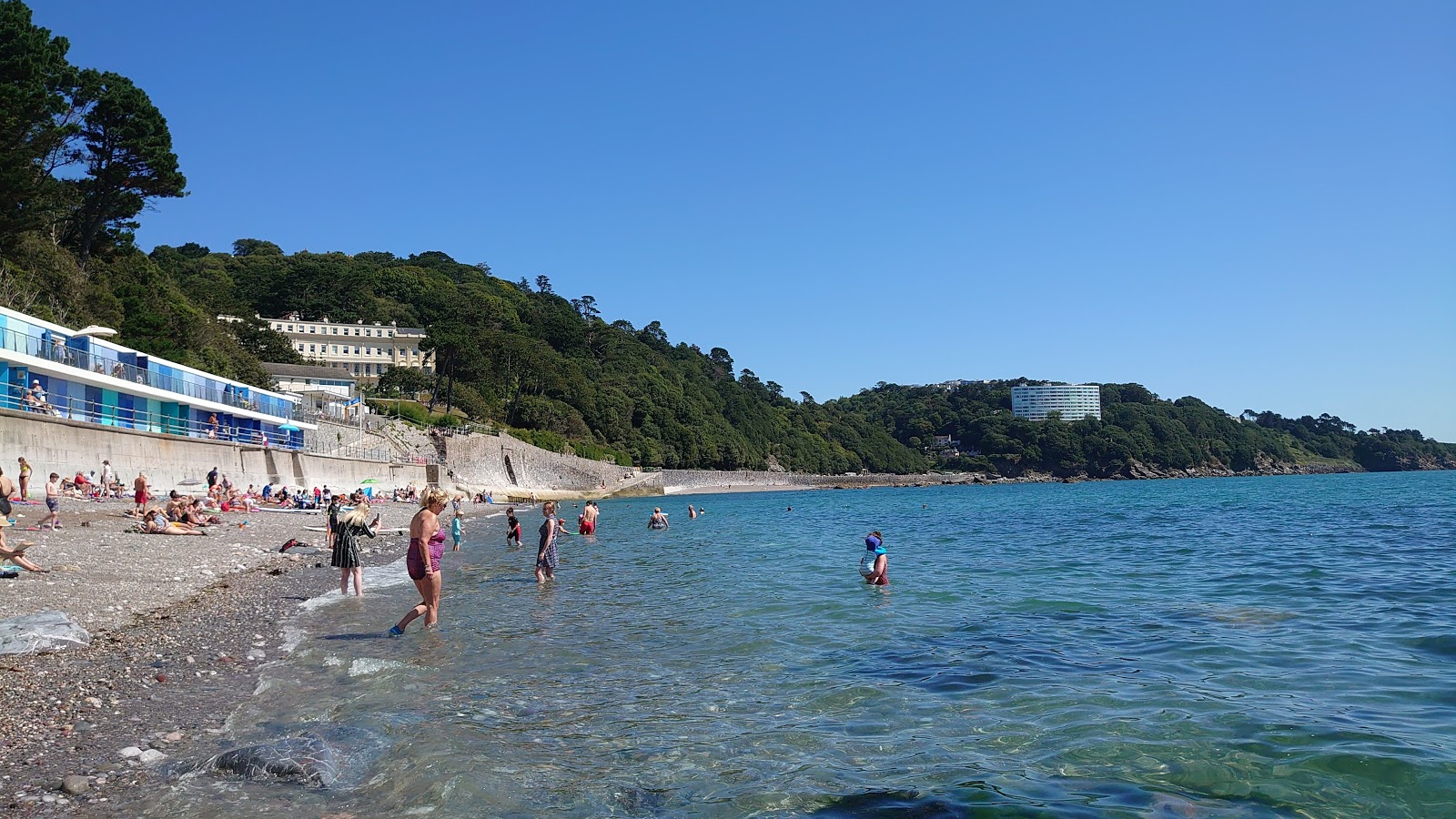 Fotografija Meadfoot plaža z turkizna čista voda površino