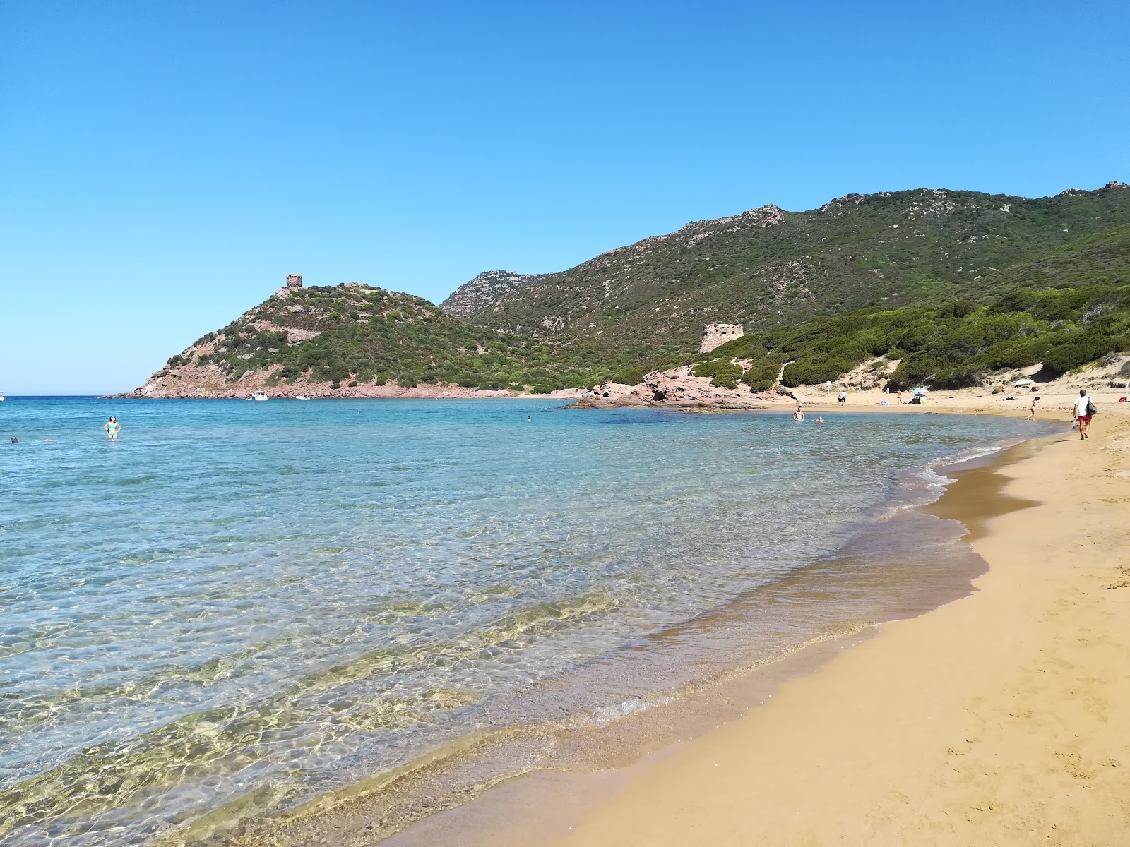 Zdjęcie Spiaggia di Porto Ferro z powierzchnią beżowy piasek