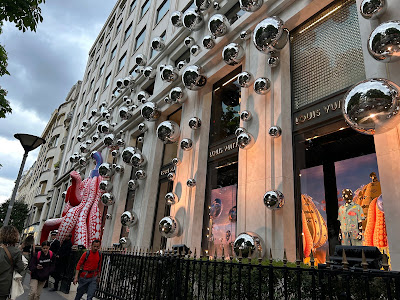 Louis Vuitton Paris Montaigne à Paris