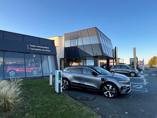 Photo 8 - RENAULT DINARD - CAR LOVERS