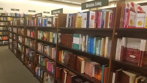 Book Store «Barnes & Noble Booksellers Mansell Crossings SC», reviews and photos, 7660 North Point Pkwy, Alpharetta, GA 30022, USA