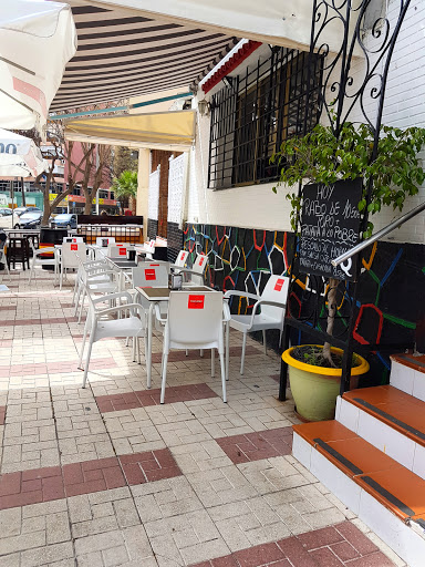 Restaurante Casa Dorinne Y Daniel - C. de la Cruz, 37, 29620 Torremolinos, Málaga