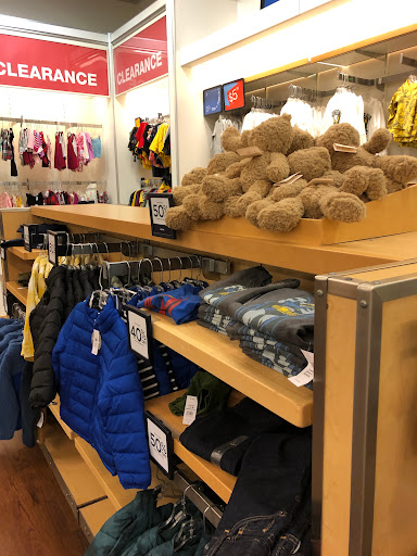 Clothing Store «Gap Outlet», reviews and photos, 100 Premium Outlets Blvd #100, Hagerstown, MD 21740, USA