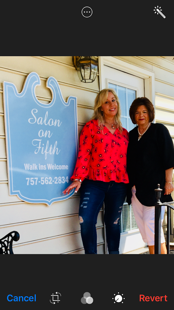 Salon On Fifth 23851
