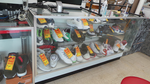 Pawn Shop «R J Jewelry & Loan Co», reviews and photos, 1210 Bloomingdale Rd, Glendale Heights, IL 60139, USA