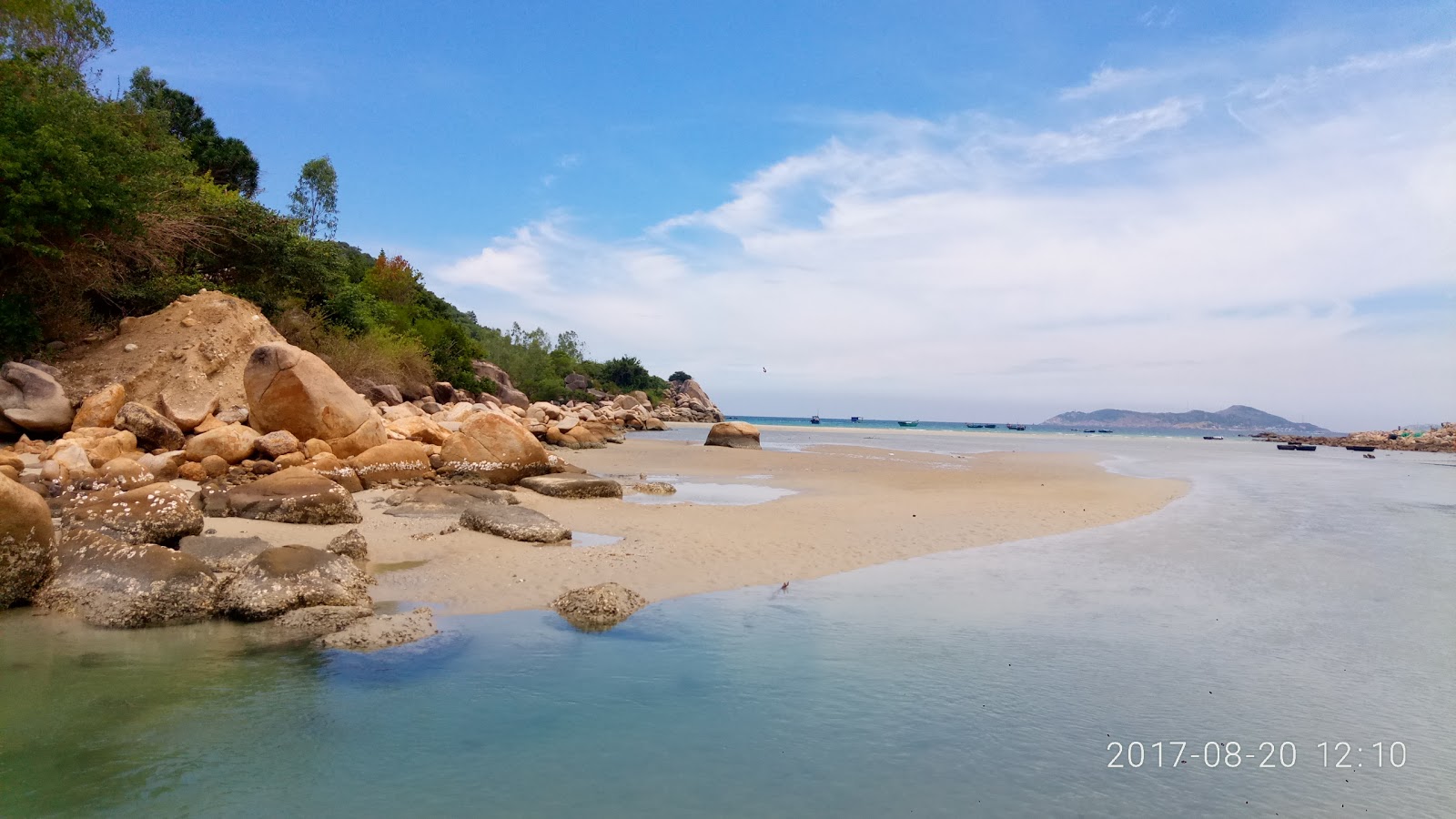Fotografie cu Ba Bong Beach și peisajul său frumos