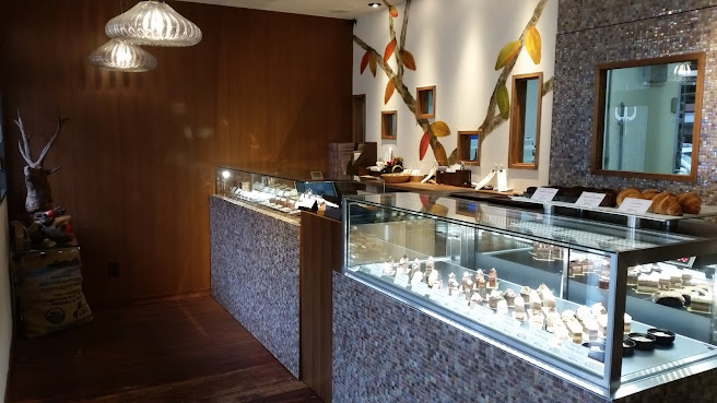 PRESQUILE chocolaterie by null