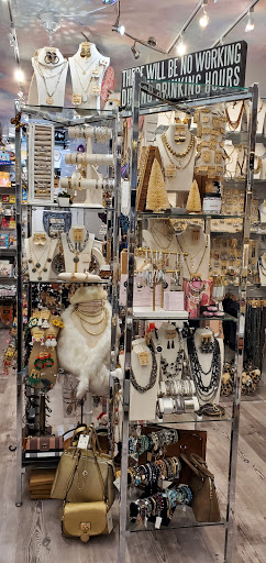 Jewelry Store «Knock Knock Boutique», reviews and photos, 110 W Chocolate Ave, Hershey, PA 17033, USA