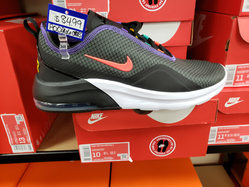 Shopping Mall «River Pointe Mall», reviews and photos, 401 E Clifty Dr, Madison, IN 47250, USA