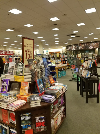 Book Store «Barnes & Noble Booksellers South Corona», reviews and photos, 2470 Tuscany St #101, Corona, CA 92881, USA