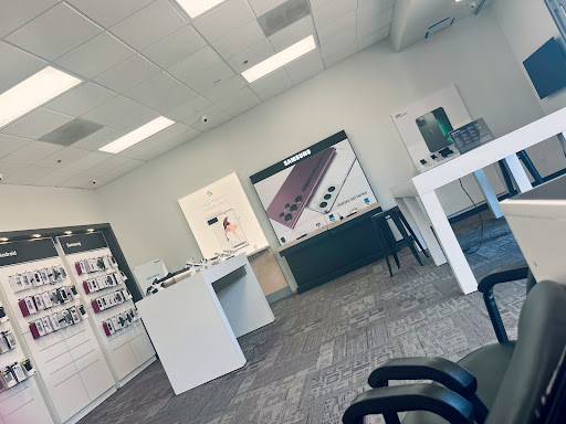 Cell Phone Store «Verizon Authorized Retailer - A Wireless», reviews and photos, 285 E 5th St c, Long Beach, CA 90802, USA