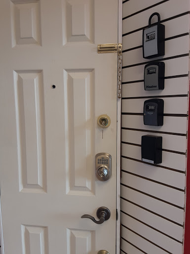 Locksmith «Keys Plus Locksmiths», reviews and photos, 2025 9th Ave, Longview, WA 98632, USA