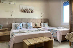 Pelineon Rooms image