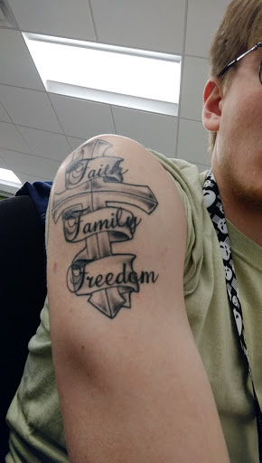 Tattoo Shop «Quality Ink -Tattoo and Piercing Studio», reviews and photos, 3604 Fort Crook Rd S, Bellevue, NE 68123, USA