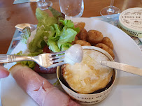 Raclette du Restaurant Le Hameau du Fromage à Cléron - n°15