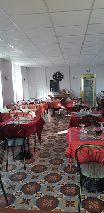 Atmosphère du Restaurant L'AUBERGE DU CROISSANT à Savigny-sur-Braye - n°1