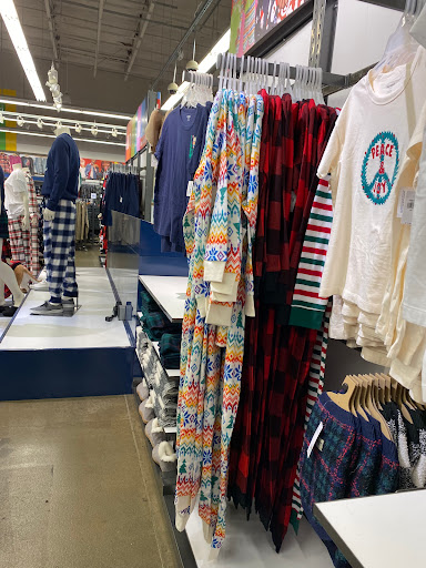 Clothing Store «Old Navy», reviews and photos, 3581 N Freeway Blvd, Sacramento, CA 95834, USA
