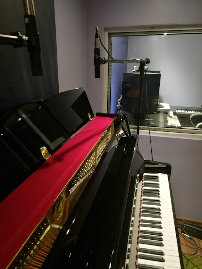 Prada Estudios. Afinación de pianos - edición de videos. Grabación en home estudio.