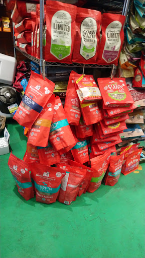 Pet Supply Store «The Dog Store», reviews and photos, 2301 Mt Vernon Ave, Alexandria, VA 22301, USA