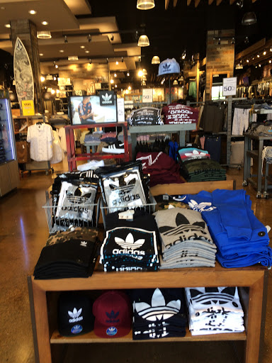 Clothing Store «Tillys», reviews and photos, 343 N Alafaya Trail, Orlando, FL 32828, USA