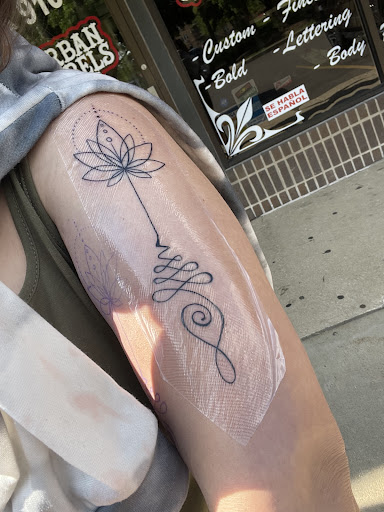 Explore hand name tattoo ideas, creative tattoo ideas in Schaumburg, available at Urban Rebels Ink