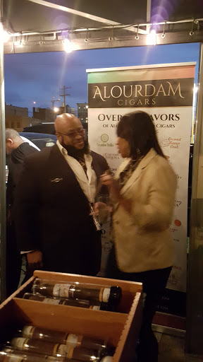 Tobacco Shop «Pipes & Pleasures», reviews and photos, 4244 E Main St, Columbus, OH 43213, USA