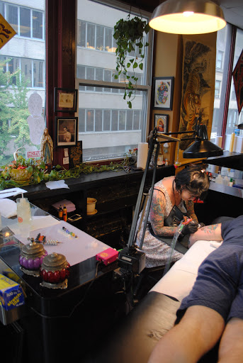 Tattoo Shop «Red Rocket Tattoo», reviews and photos, 78 W 36th St, New York, NY 10018, USA