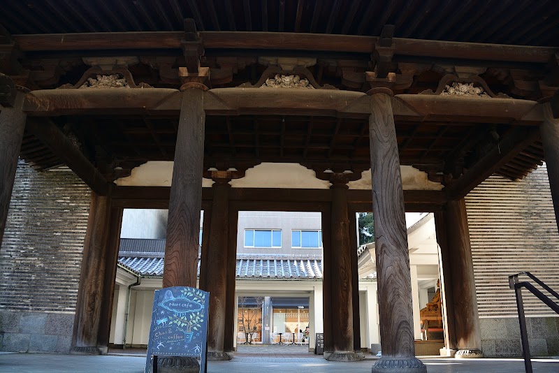 東京芸術大学上野校地 旧本館玄関庇