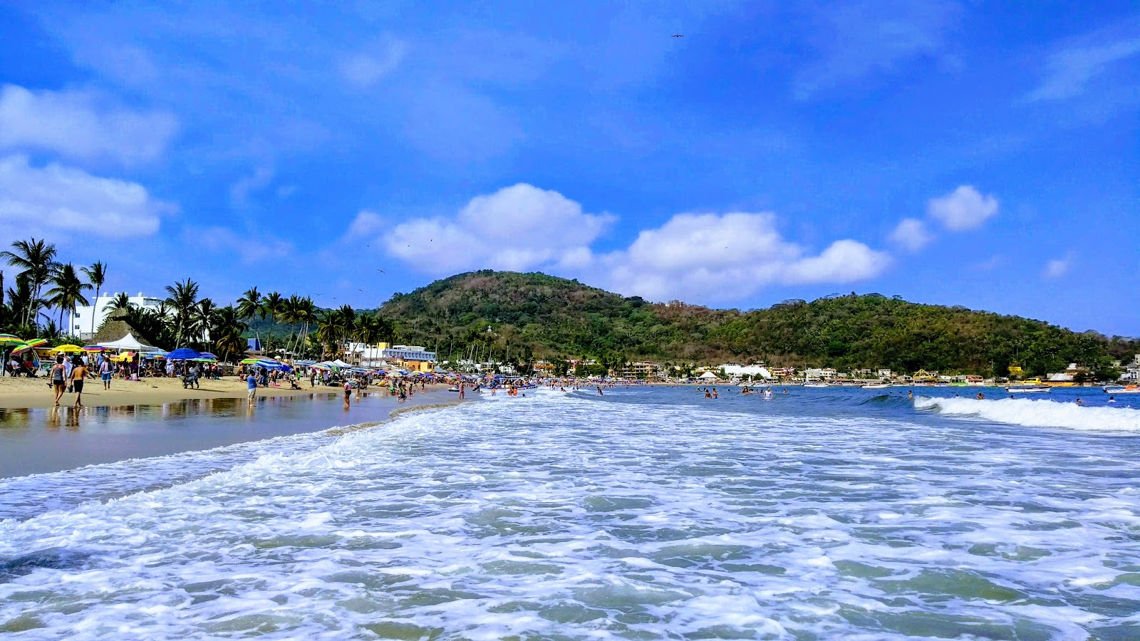 Fotografija Plaža Guayabitos z dolga ravna obala