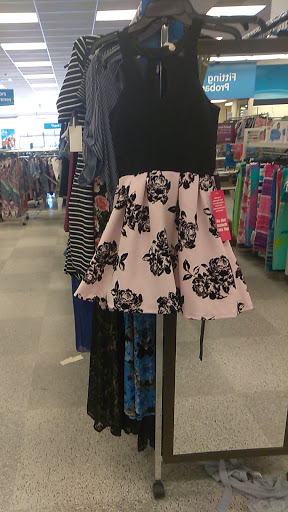 Clothing Store «Ross Dress for Less», reviews and photos, 723 Rio Rancho Rd, Pomona, CA 91766, USA