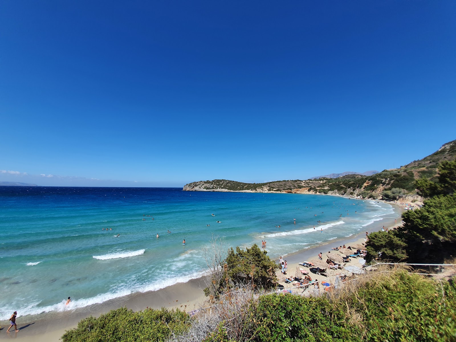 Foto di Spiaggia di Voulismatos con una superficie del sabbia fine marrone