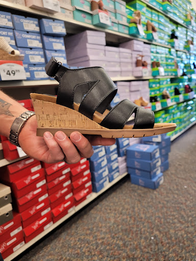 Shoe Store «Shoe Carnival», reviews and photos, 6524 Garth Rd, Baytown, TX 77521, USA