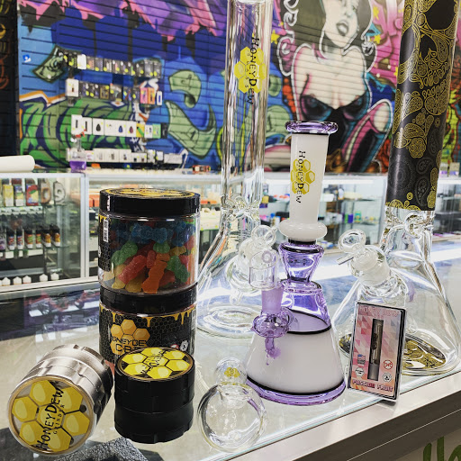 Tobacco Shop «AK SMOKE SHOP», reviews and photos, 5135 W Shaw Ave, Fresno, CA 93722, USA