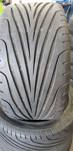 Tire Shop «Acorn Tire», reviews and photos, 1580 N Aurora Rd, Naperville, IL 60563, USA