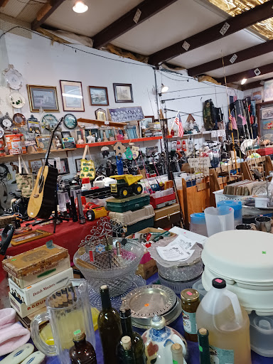 Flea Market «Shelby County Flea Market», reviews and photos, 820 Buck Creek Rd, Simpsonville, KY 40067, USA